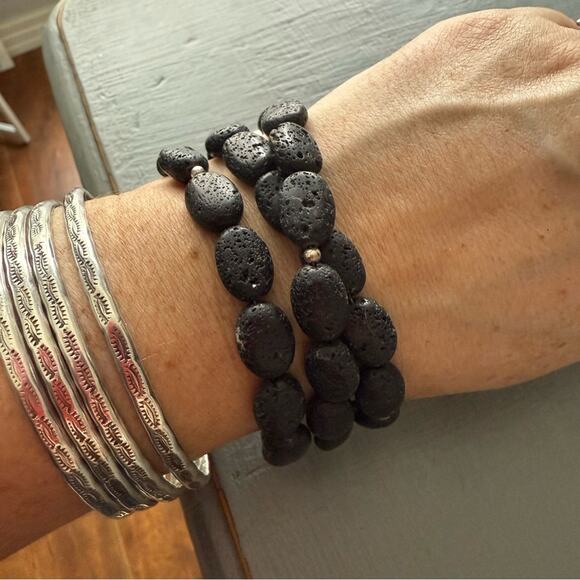 Silpada Black Lava Rock Hammered 925 Sterling Silver Bracelet - Picture 5 of 6